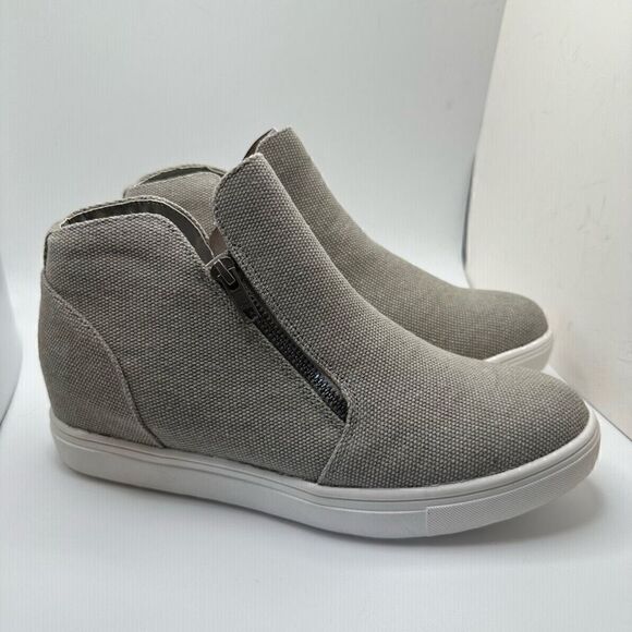 CUSHIONAIRE Women's Hart Hidden Wedge Sneaker 8.5 GRAY - Picture 1 of 7